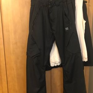 Women’s snowboarding pants